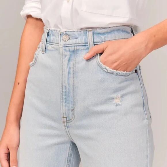 Abercrombie & Fitch Ultra High Rise 90s Straight Denim Jean Light Wash 26 Petite - Picture 4 of 13